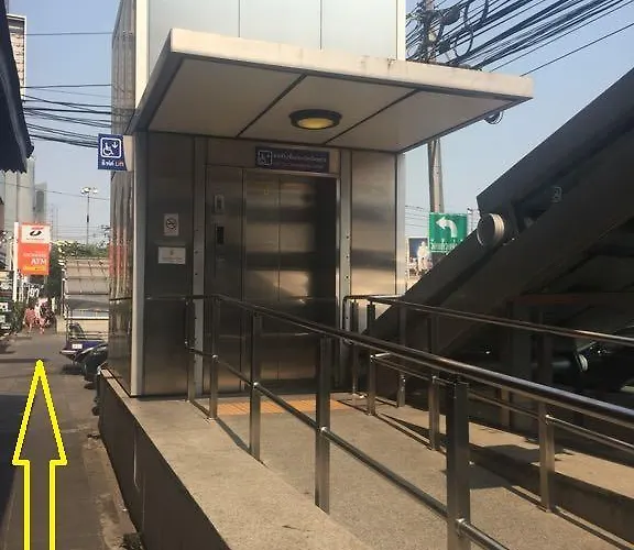 招待所 339 *